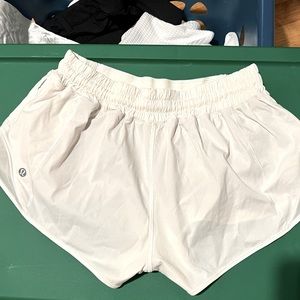 Hotty Hot White Lululemon 2.5 LR